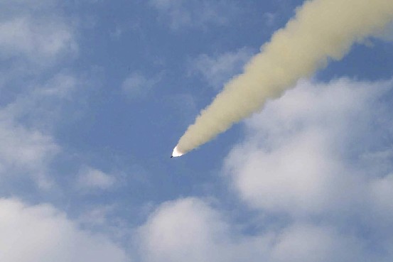 북한이 19일 새벽 동해 상으로 탄도미사일 3발을 발사했다고 합동참모본부가 밝혔다. (ⓒ치안신문)