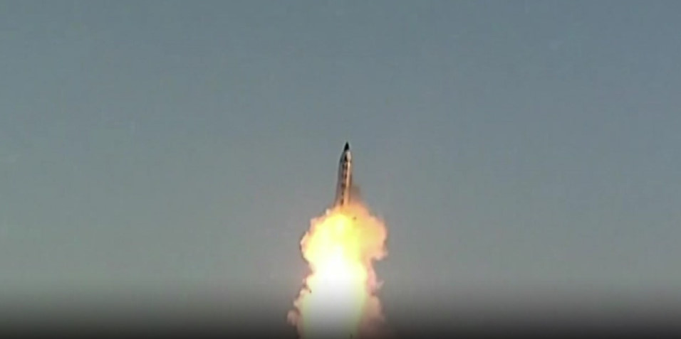 북한, 동창리 일대서 탄도미사일 4발 발사···1,000km 비행 기사 이미지