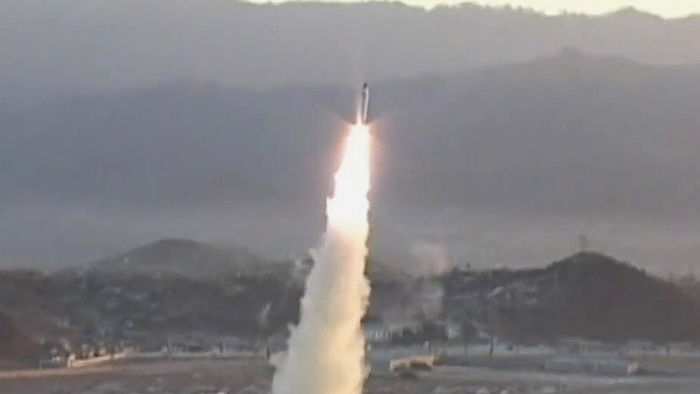 군, 북한 전역 사정권 800km 탄도 미사일 시험발사 성공 기사 이미지